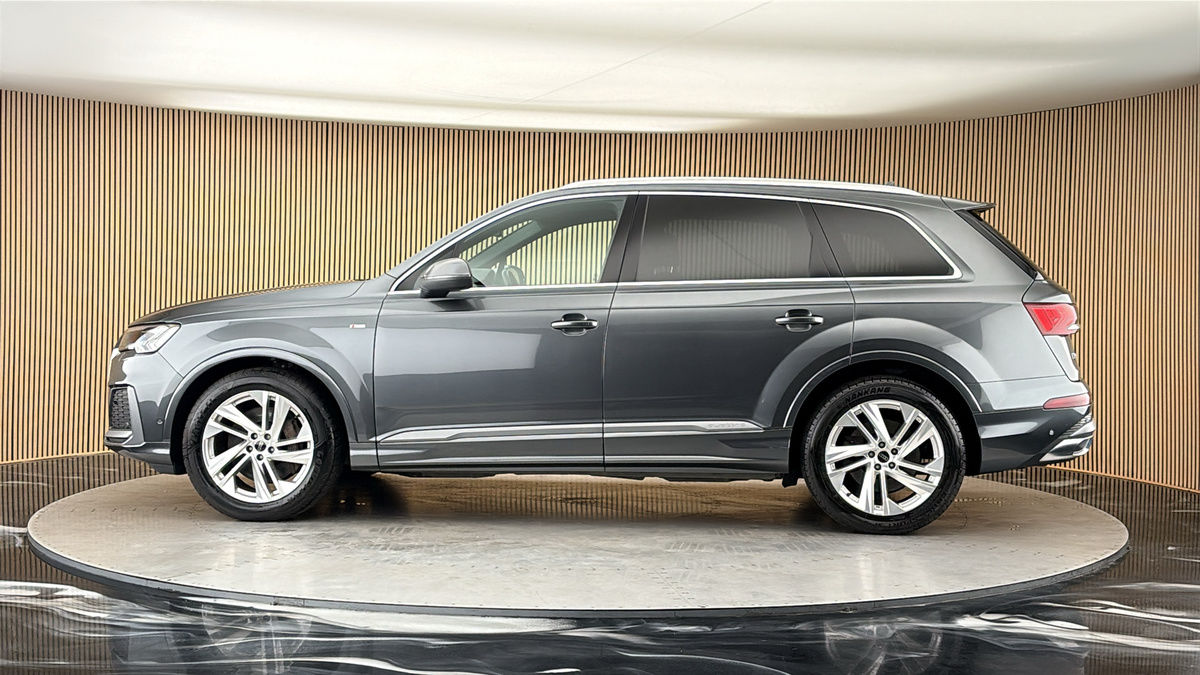 More views of Audi Q7