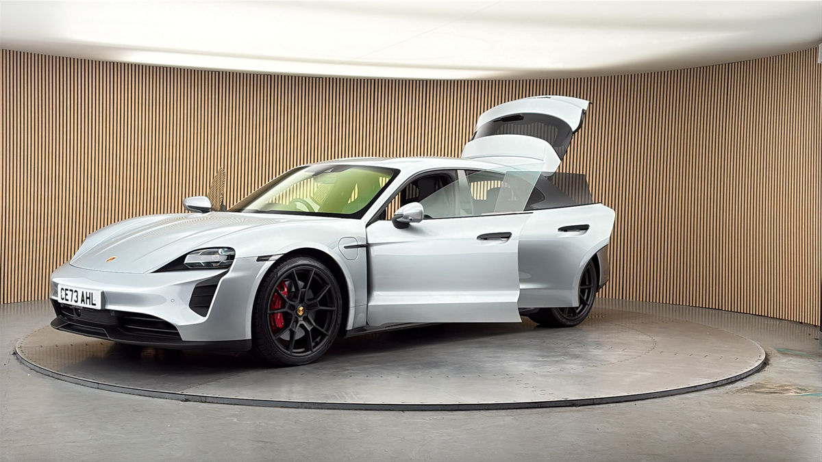Porsche Taycan Image 22