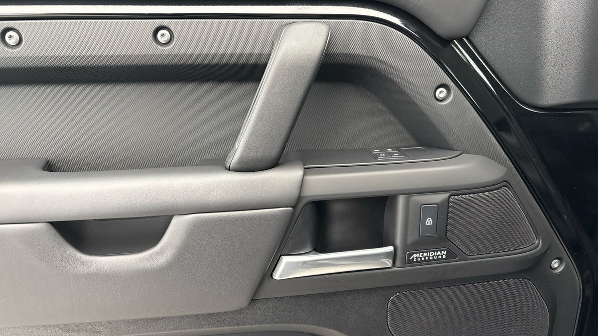 Land Rover Defender 110 Urban Image 19