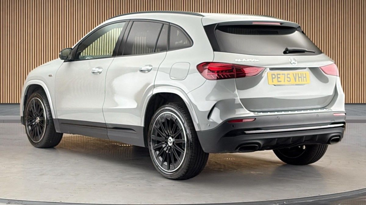 Mercedes-Benz GLA Image 2