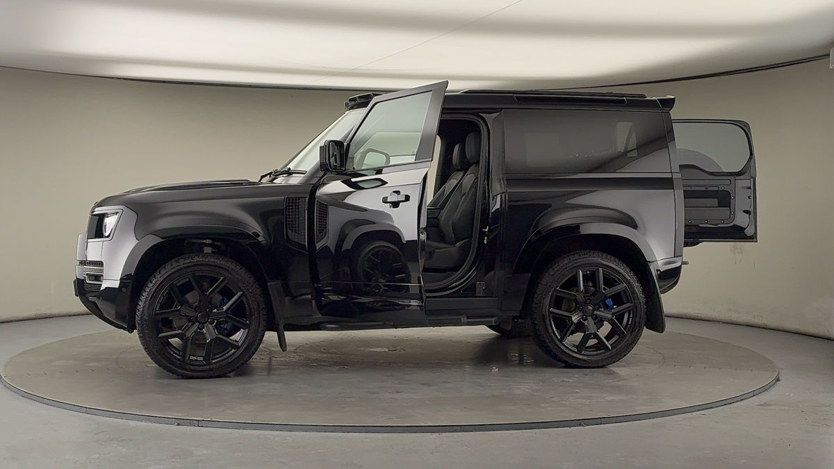 More views of Land Rover Defender 90