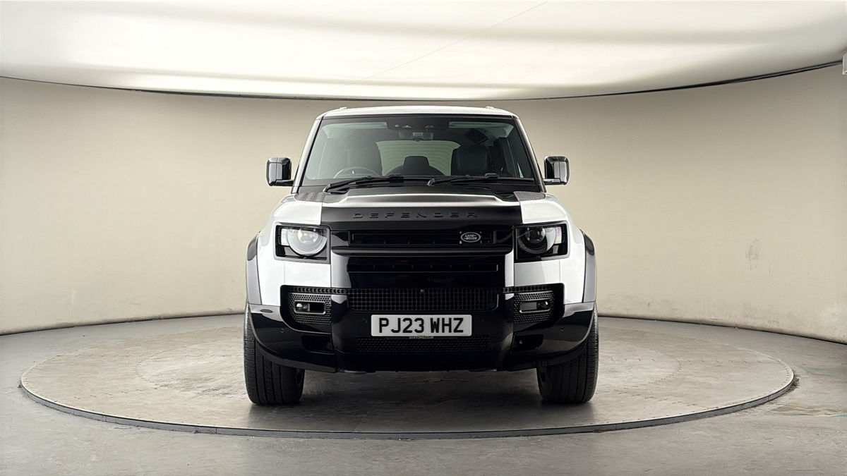 Land Rover Defender 110 Image 3