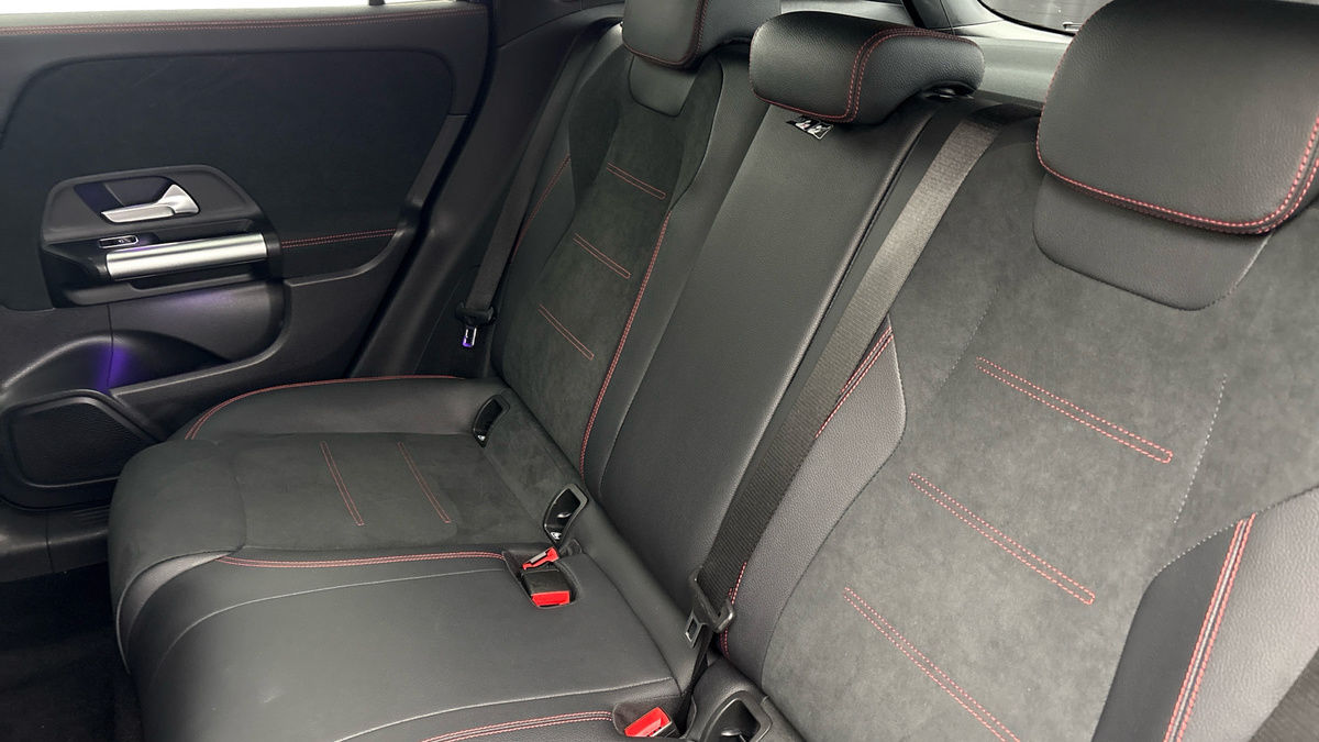 Mercedes-Benz GLA Image 8
