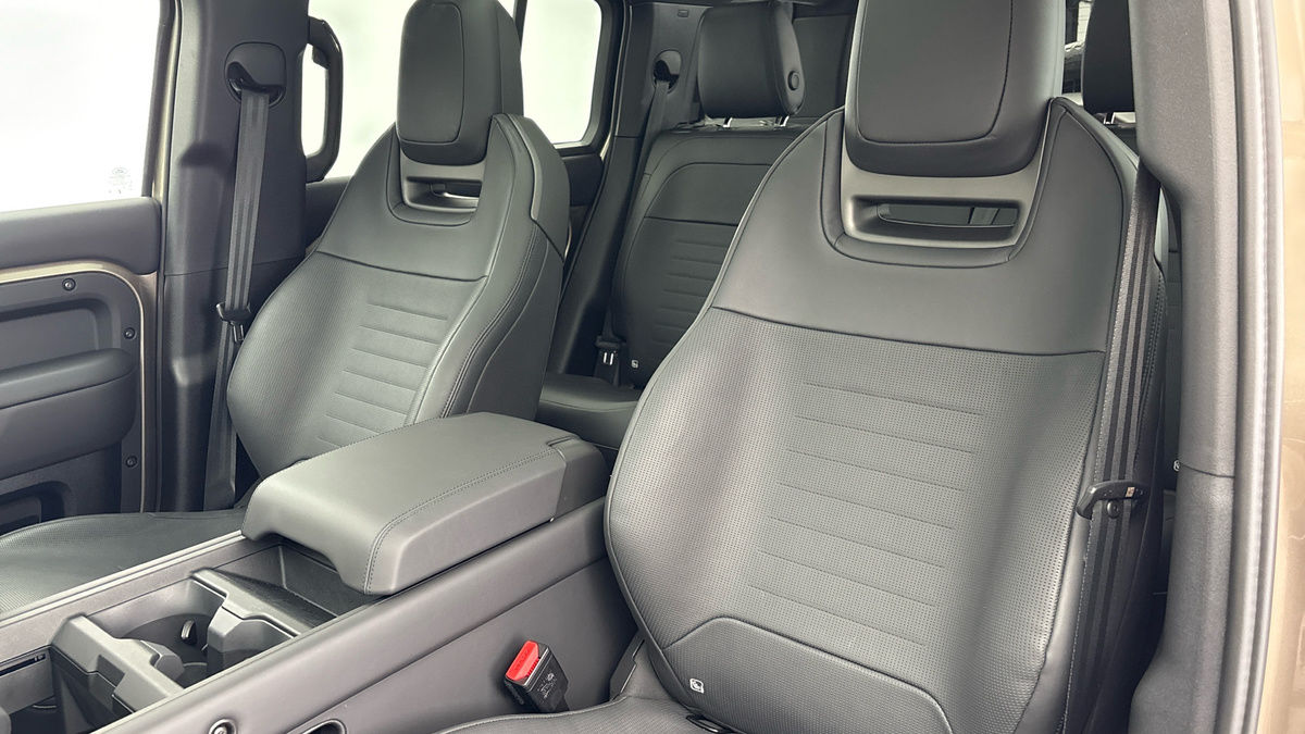 Land Rover Defender 110 Urban Image 7