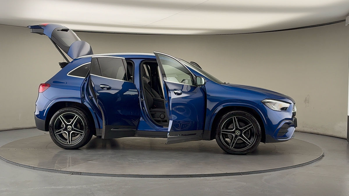 More views of Mercedes-Benz GLA