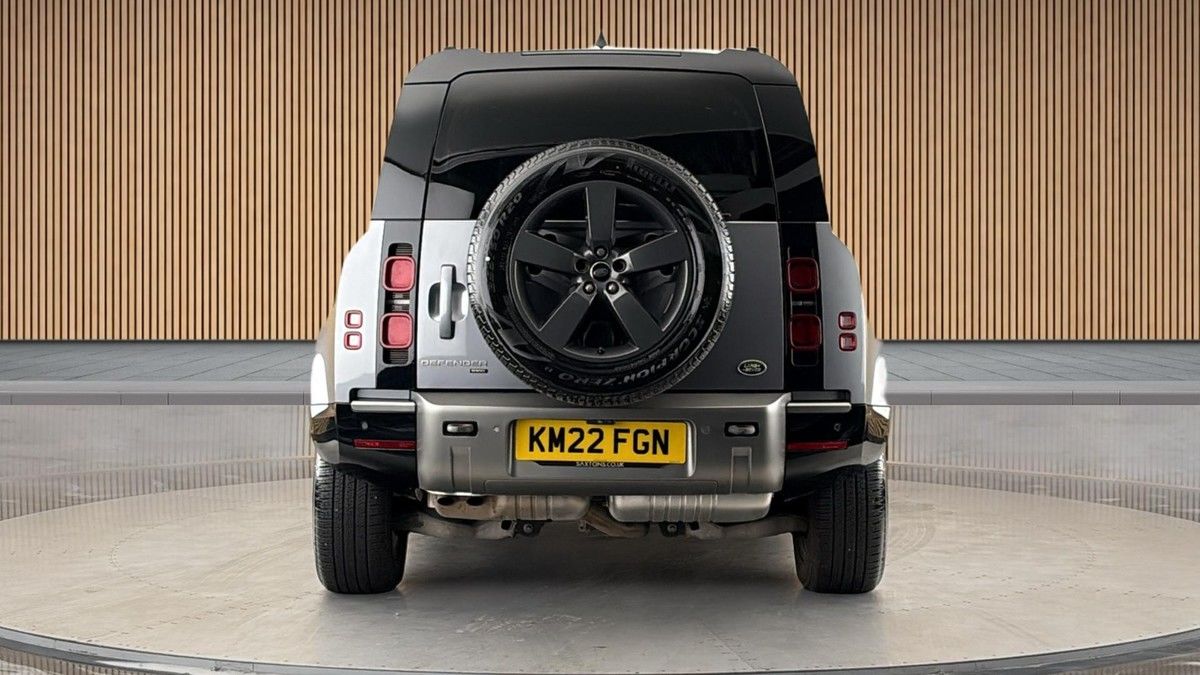 Land Rover Defender 110 Image 4