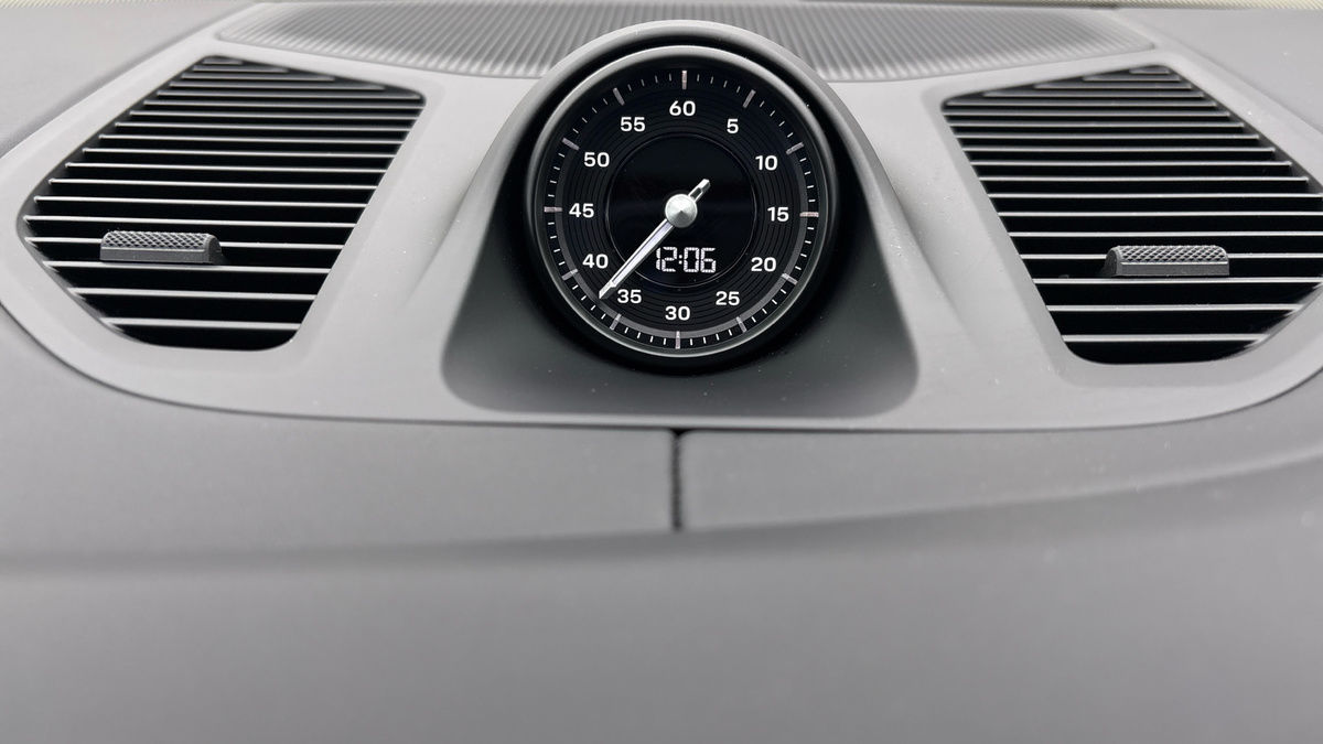 Porsche Cayenne Image 25