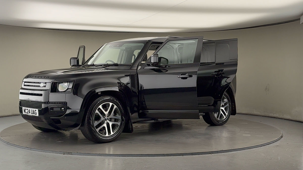 Land Rover Defender 110 Image 22