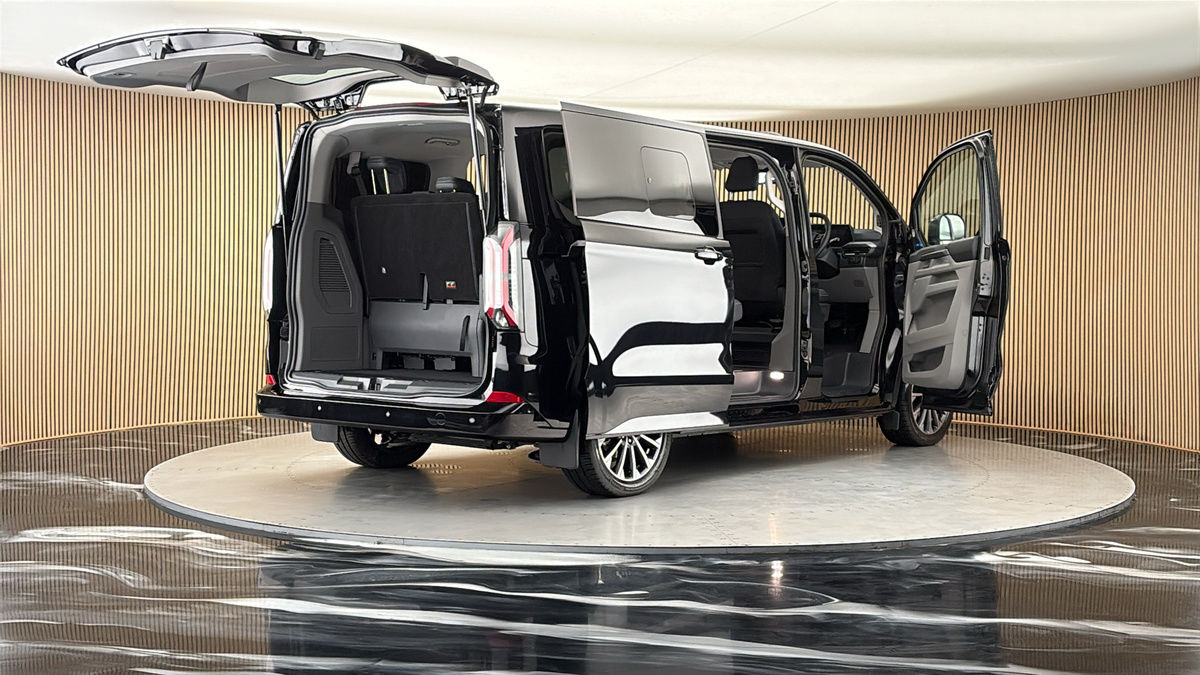 More views of Ford E-Tourneo Custom