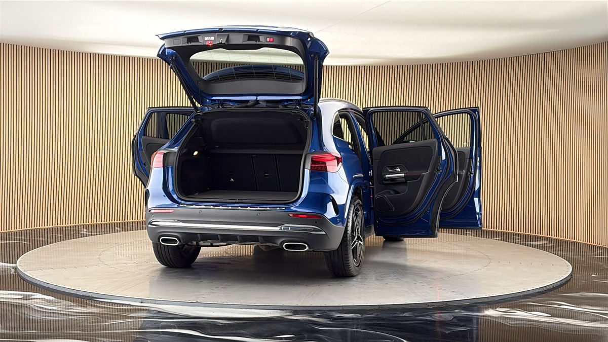 More views of Mercedes-Benz GLA