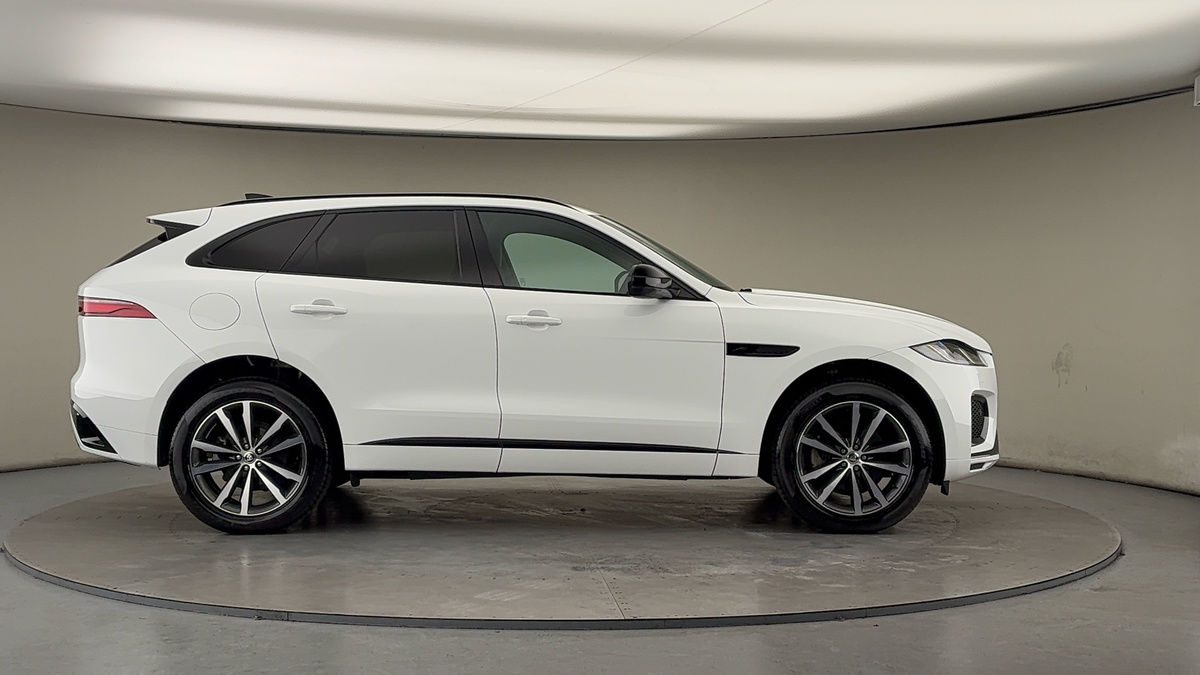 Jaguar F-PACE Image 16