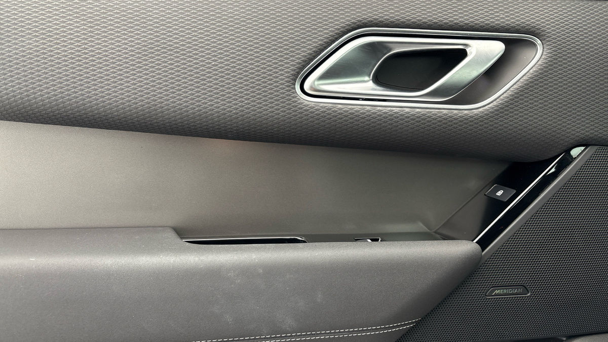 Land Rover Range Rover Velar Image 19