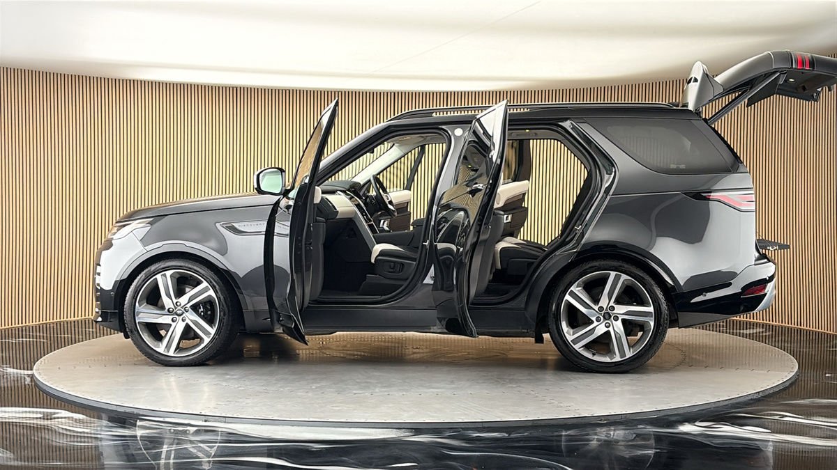 More views of Land Rover Discovery