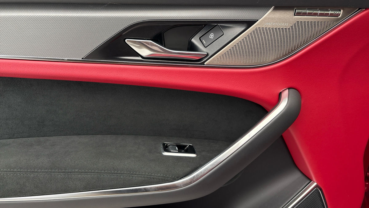 Jaguar F-PACE Image 19