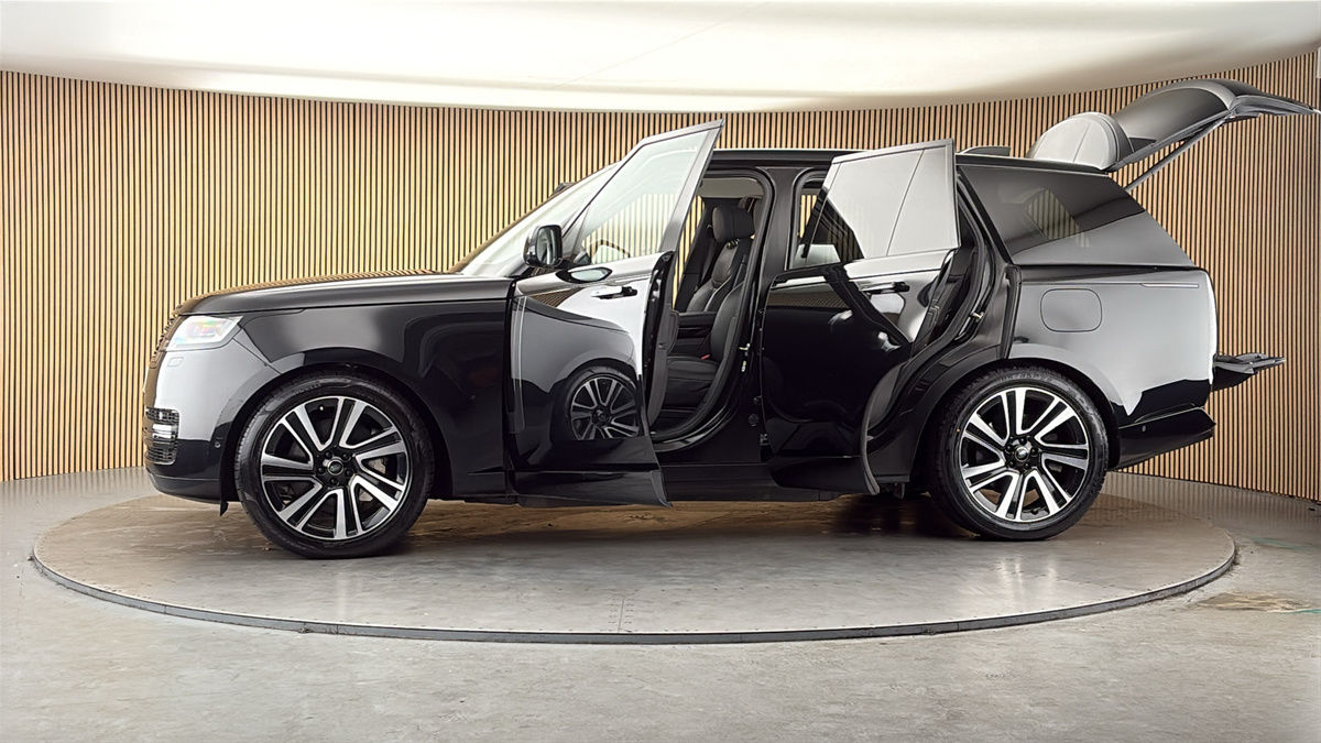 More views of Land Rover Range Rover
