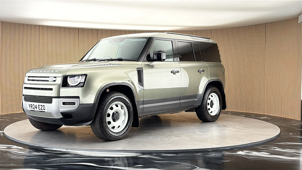Land Rover Defender 110 Image 20