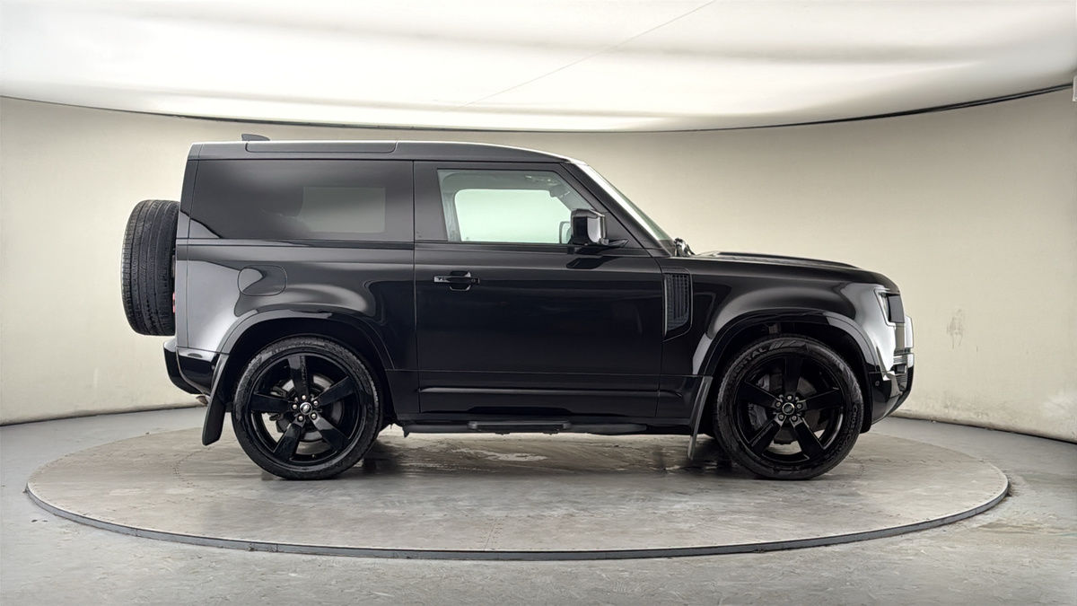 Land Rover Defender 90 Image 16