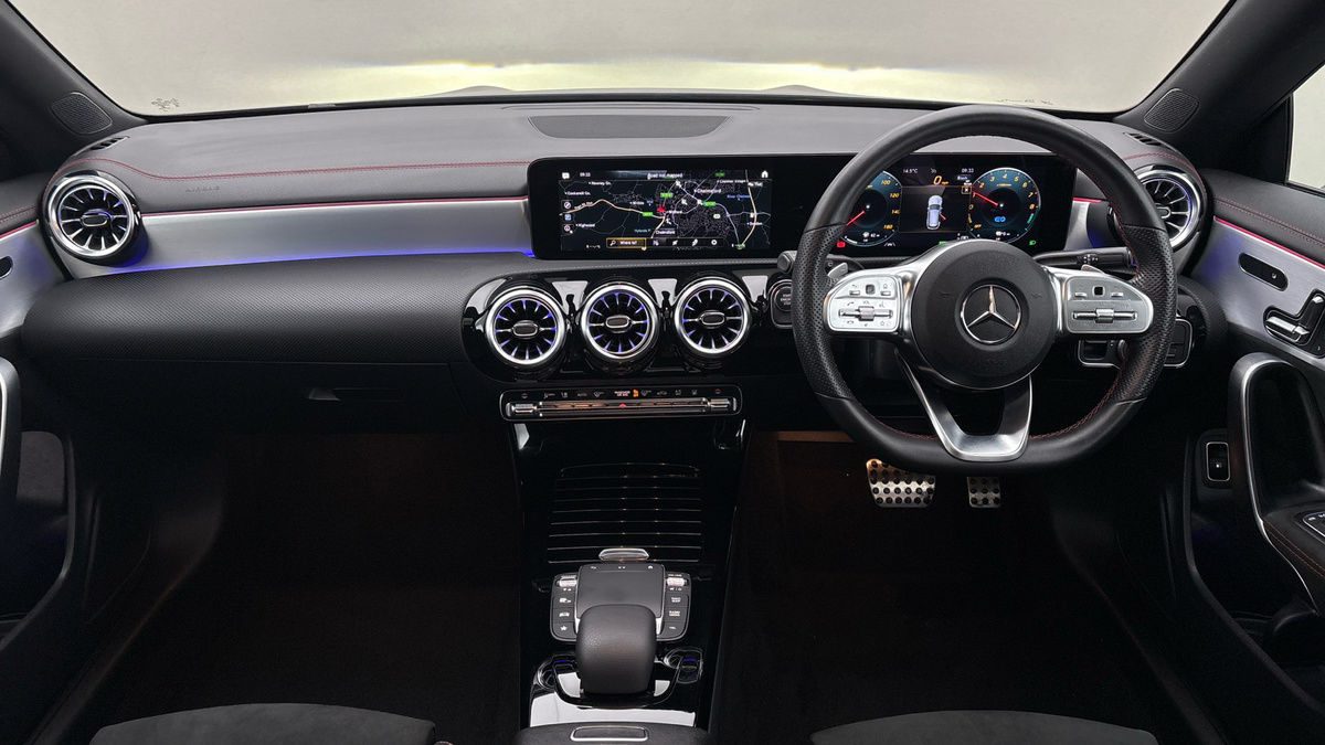 Mercedes-Benz CLA Image 12