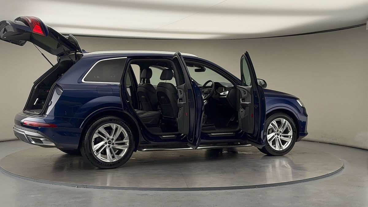 More views of Audi Q7