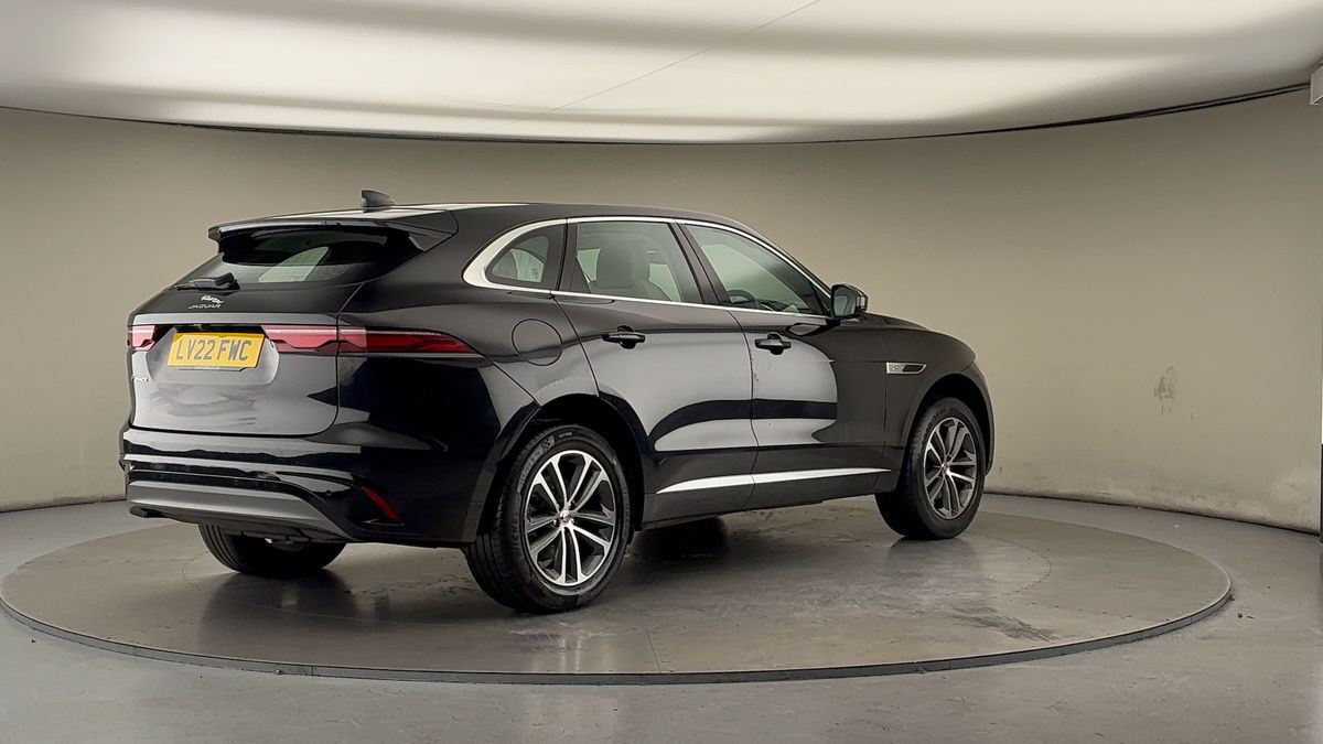 Jaguar F-PACE Image 21