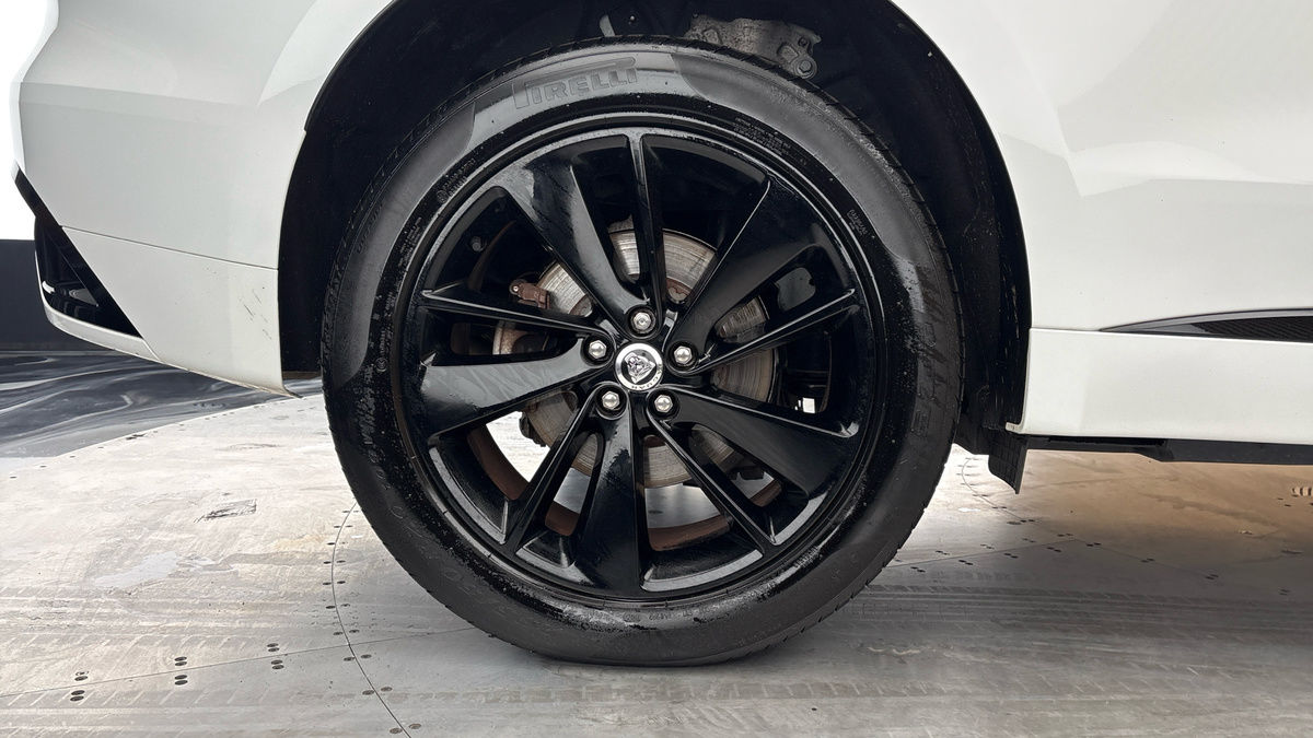 Jaguar F-PACE Image 10