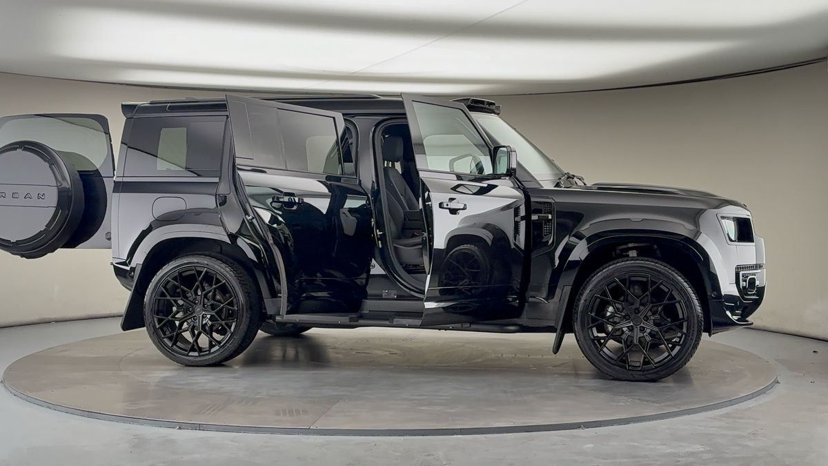 More views of Land Rover Defender 110