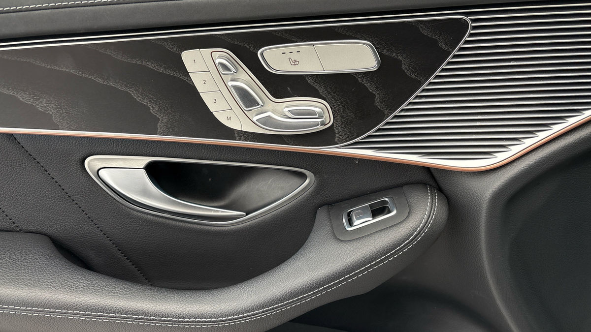 Mercedes-Benz EQC Image 19