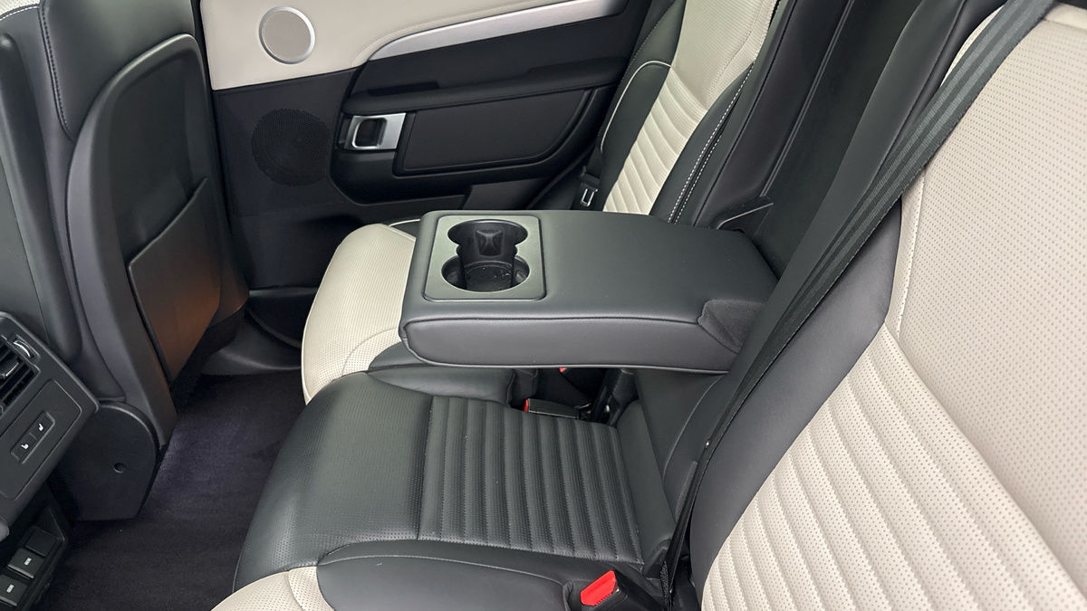 Land Rover Discovery Image 9