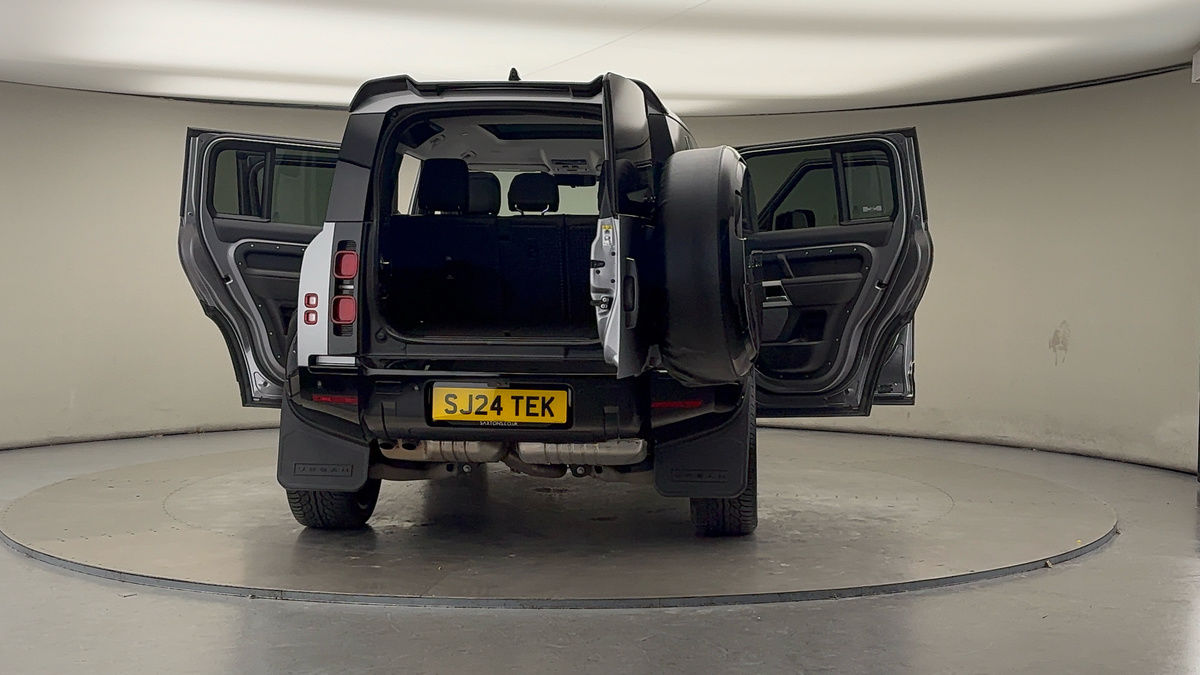 More views of Land Rover Defender 110