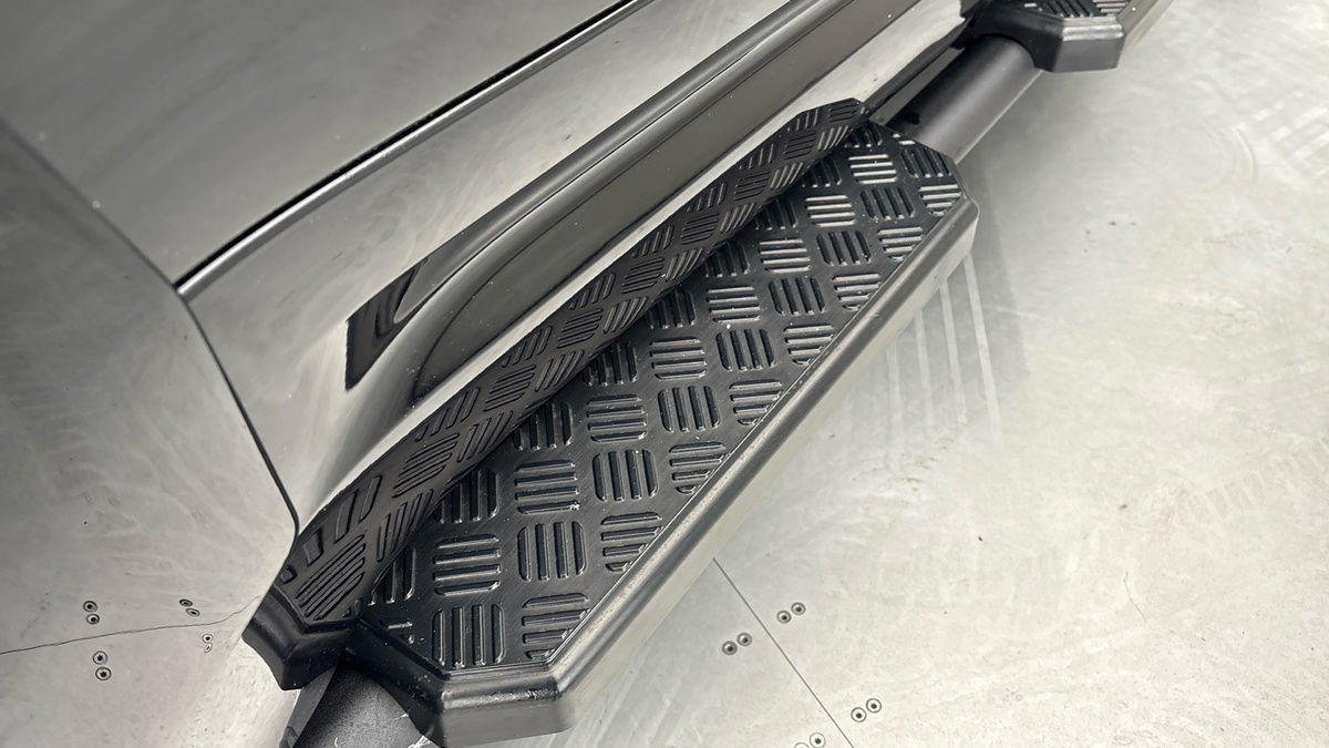 Land Rover Defender 110 Urban Image 25