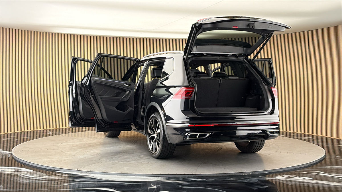 More views of Volkswagen Tiguan Allspace