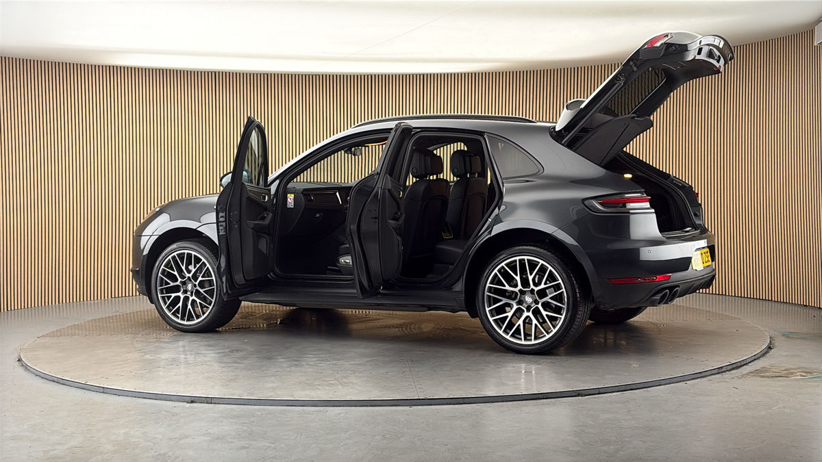 More views of Porsche Macan