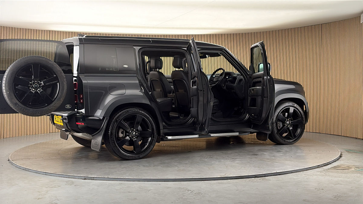 More views of Land Rover Defender 110