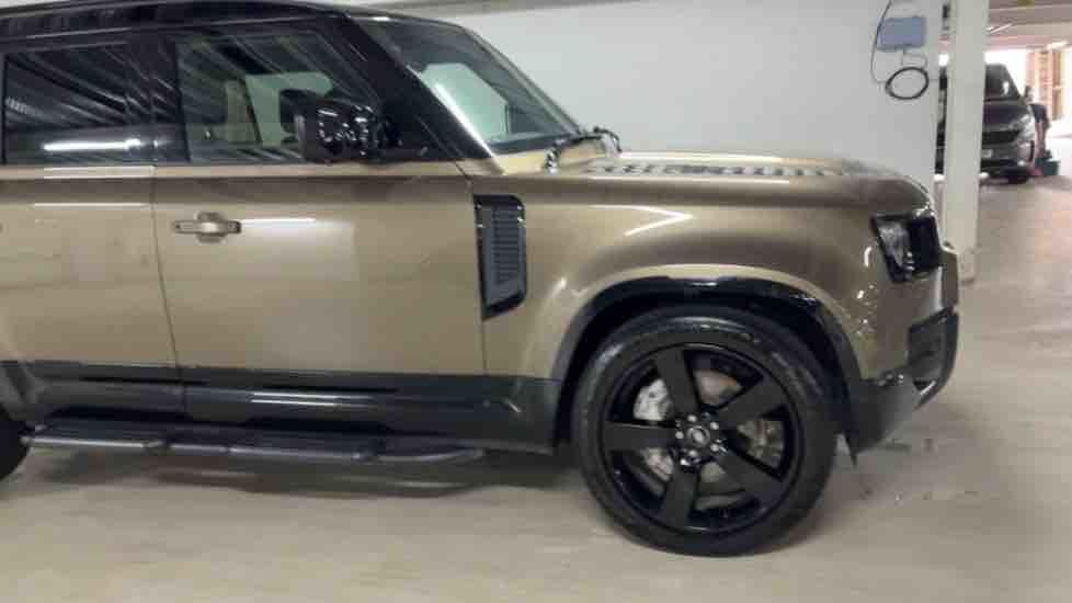 More views of Land Rover Defender 110