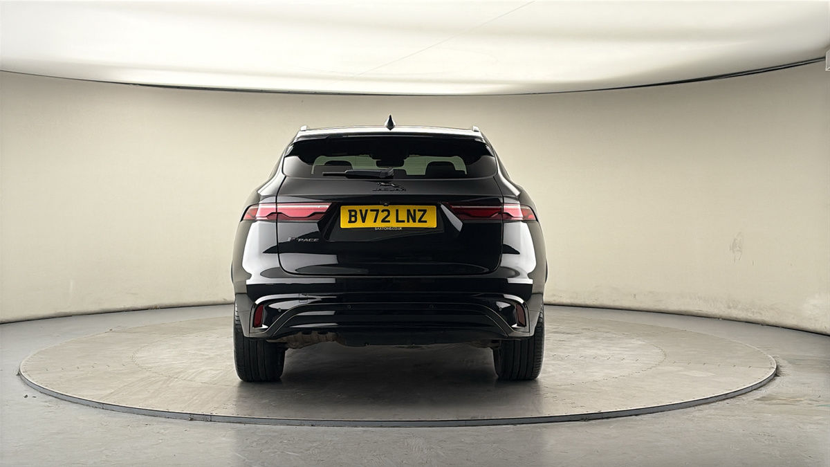 Jaguar F-PACE Image 4