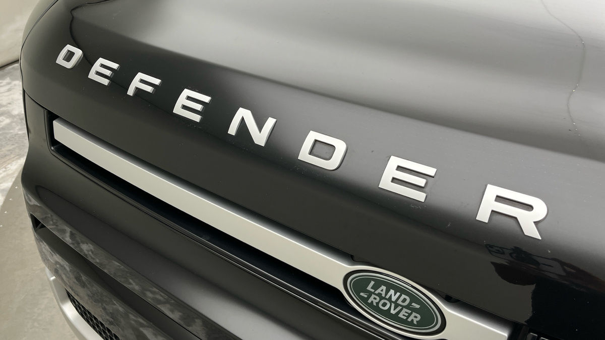 Land Rover Defender 110 Image 24