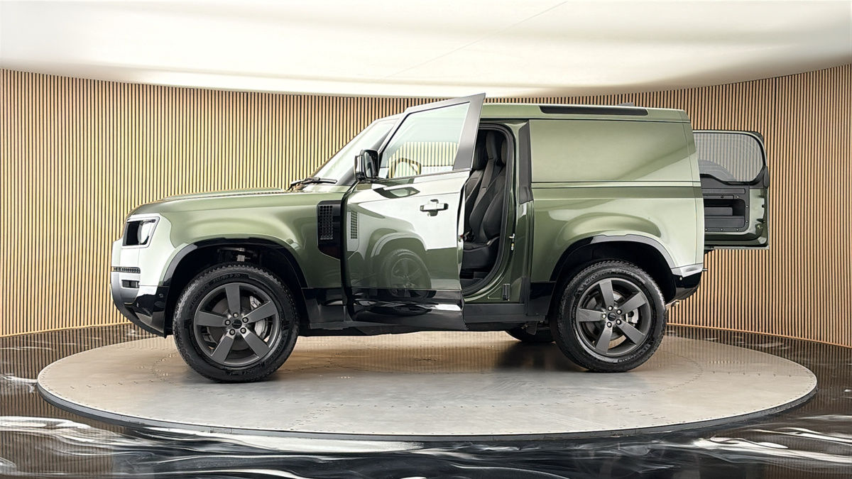 More views of Land Rover Defender 90