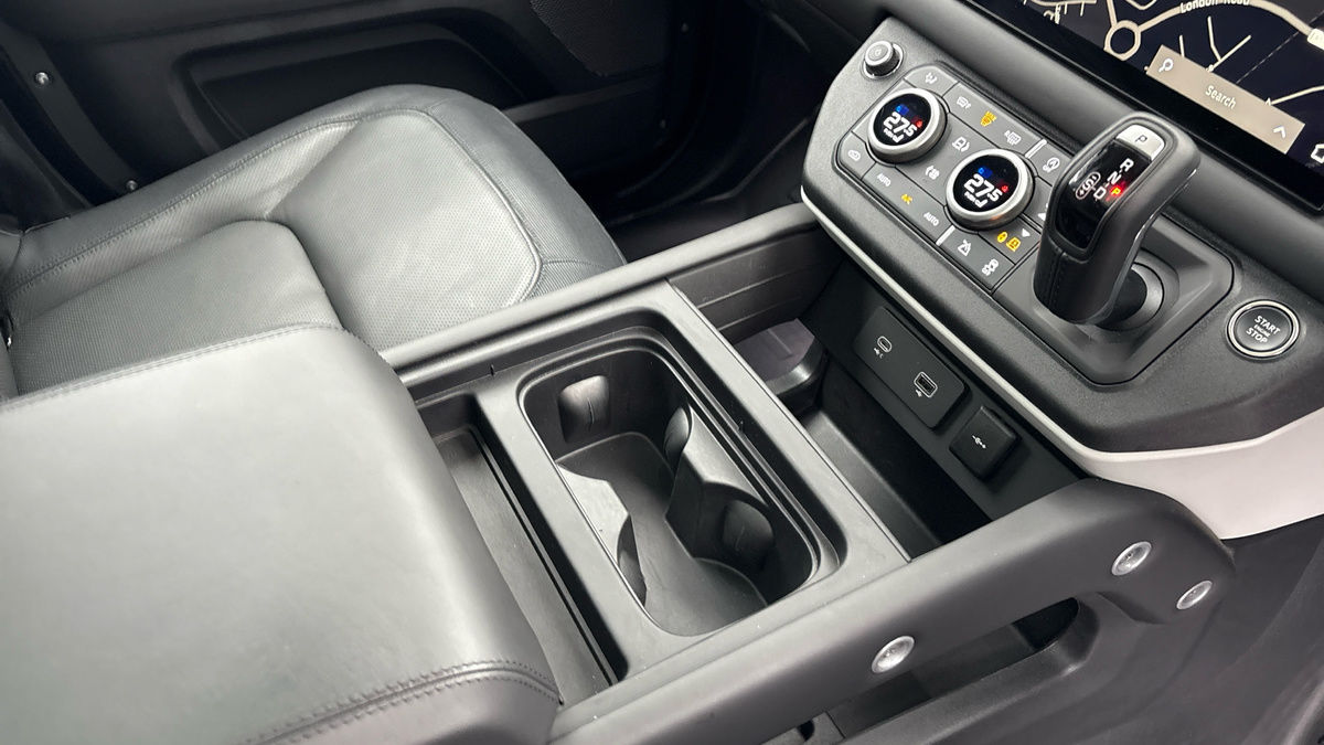 Land Rover Defender 110 Urban Image 18