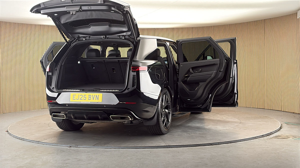 More views of Land Rover Range Rover Sport