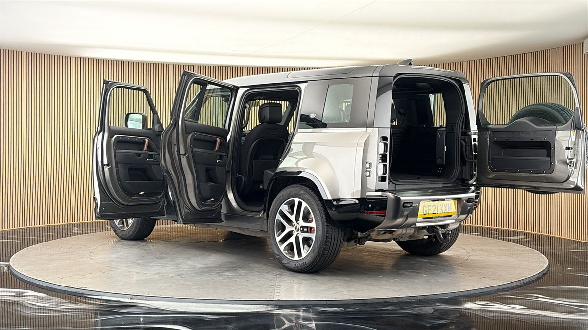More views of Land Rover Defender 110