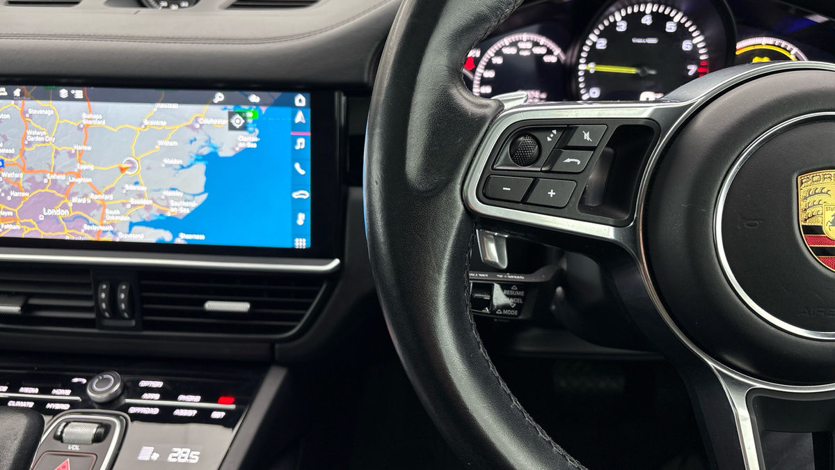 Porsche Cayenne Image 13