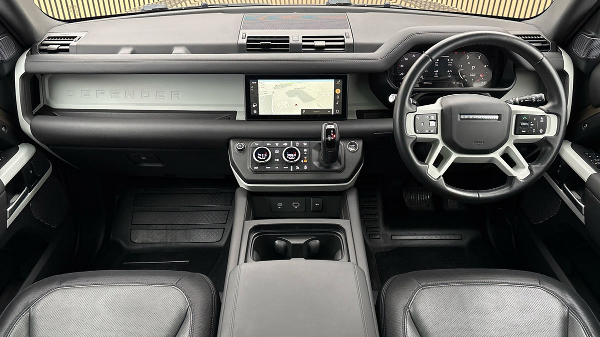 Land Rover Defender 110 Image 12