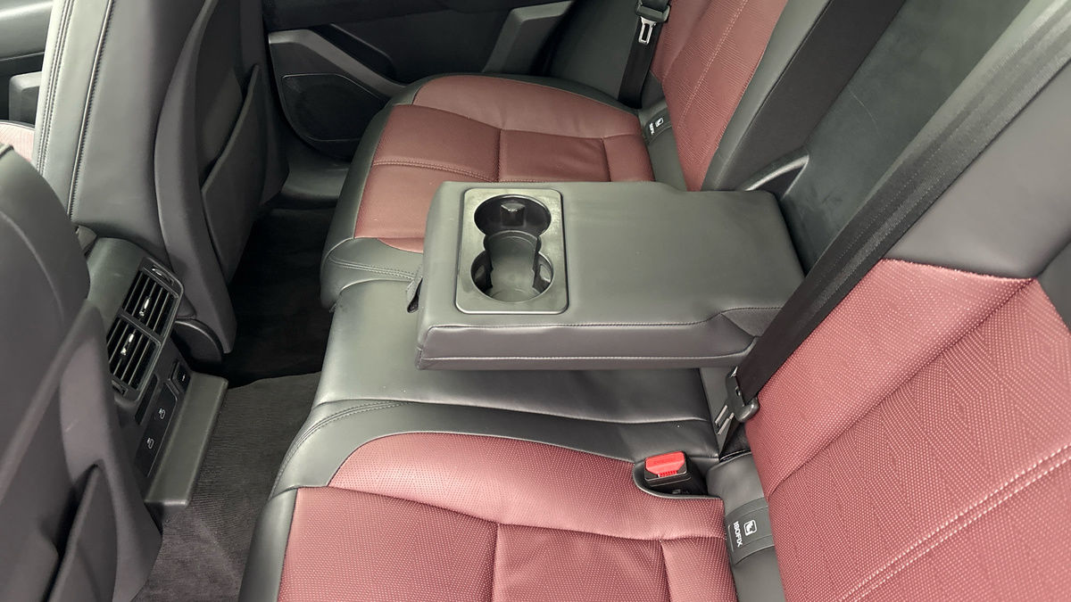 Land Rover Range Rover Velar Image 9