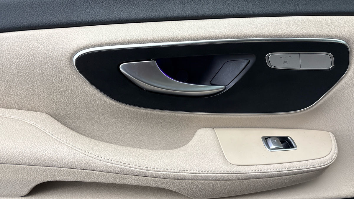 Mercedes-Benz V Class Image 19