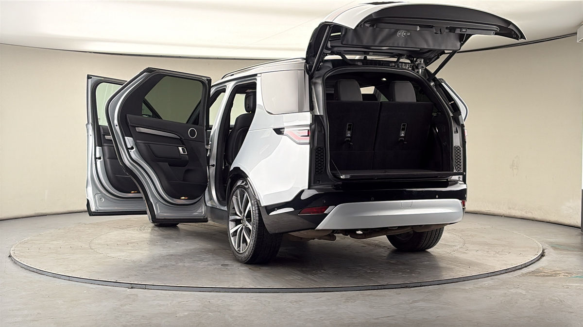 More views of Land Rover Discovery