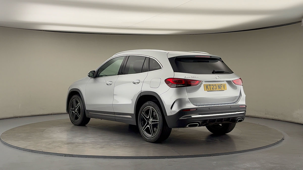 Mercedes-Benz GLA Image 2