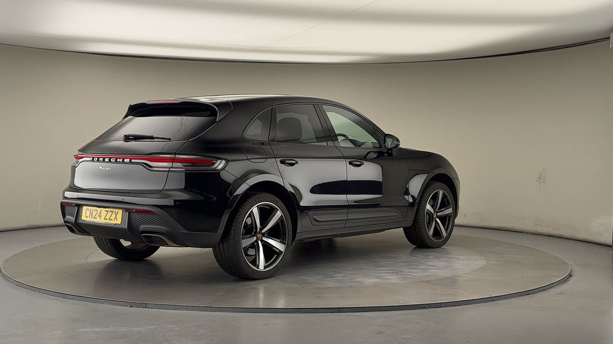 Porsche Macan Image 21