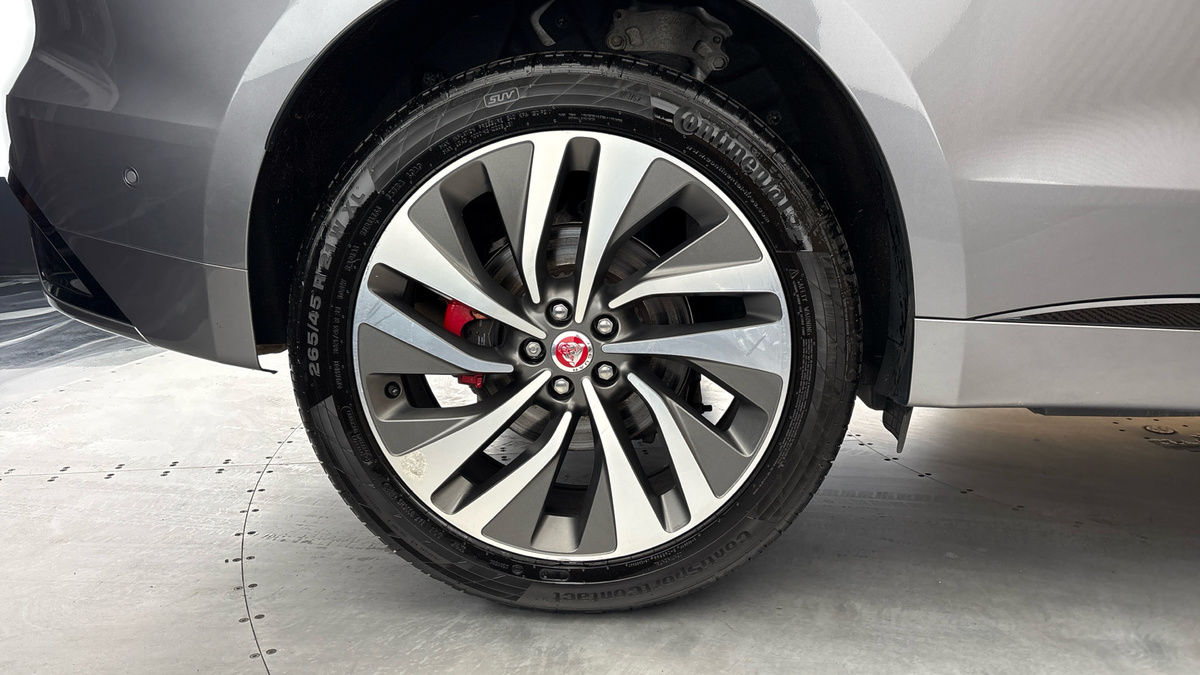 Jaguar F-PACE Image 10