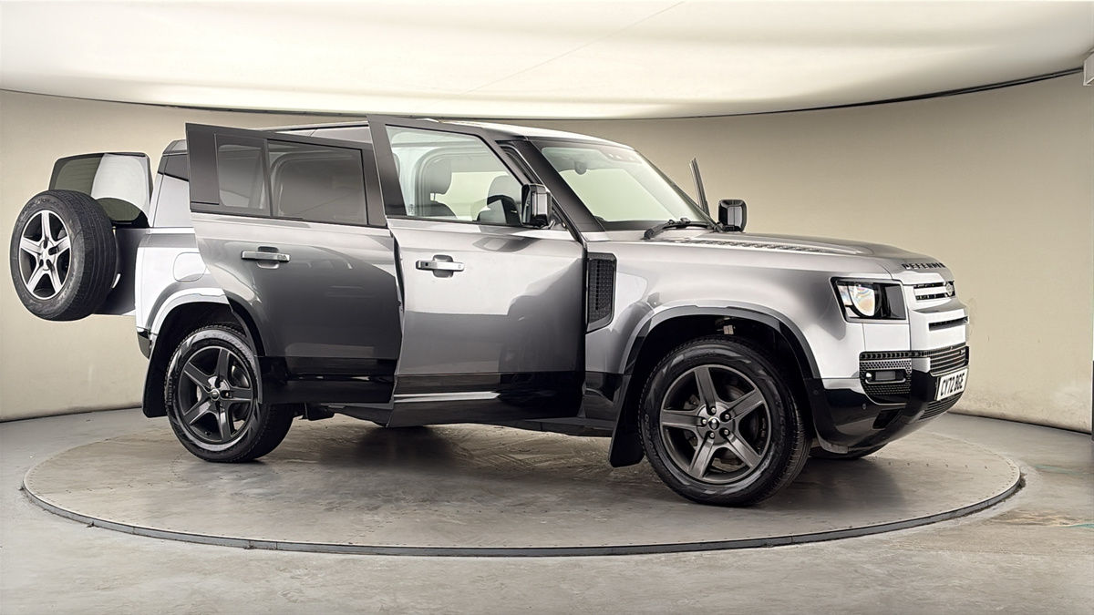 More views of Land Rover Defender 110