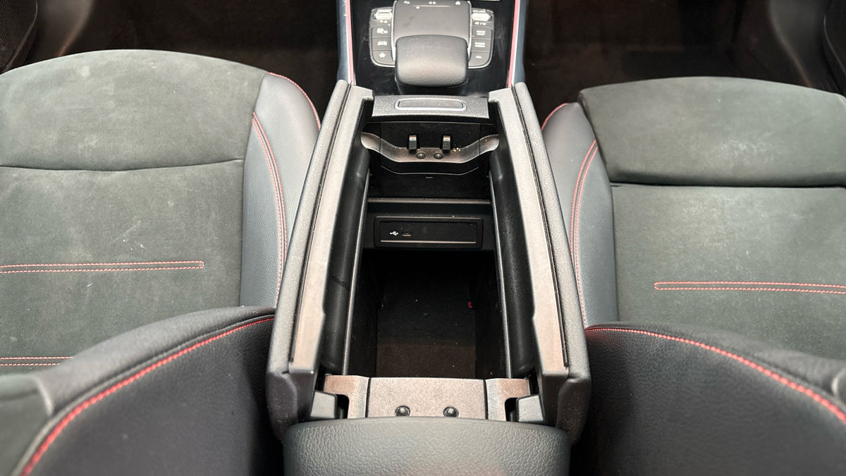Mercedes-Benz GLB Image 26